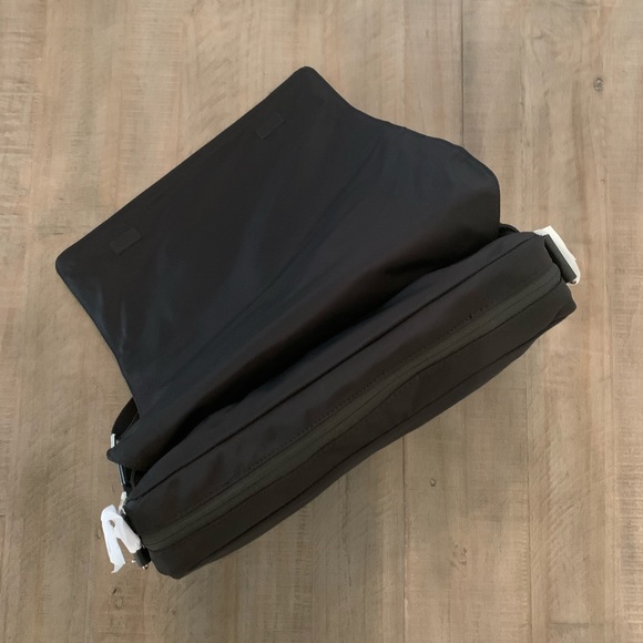 🌟MICHAEL KORS🌟MENS Kent Large Nylon Messenger - Picture 9 of 13